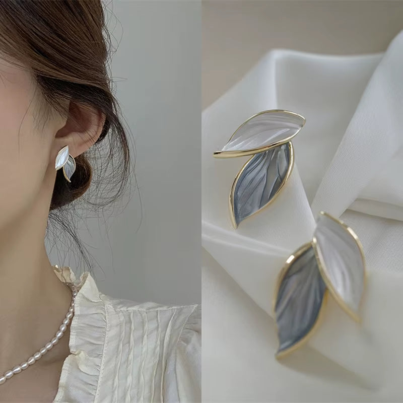 Sweet Leaf Stud Earrings for Women Fresh Blue and White Plant Ear Stud Exquisite Metal Style Earrings Elegant Jewelry Gift D