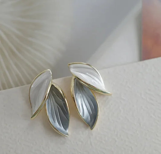 Sweet Leaf Stud Earrings for Women Fresh Blue and White Plant Ear Stud Exquisite Metal Style Earrings Elegant Jewelry Gift D