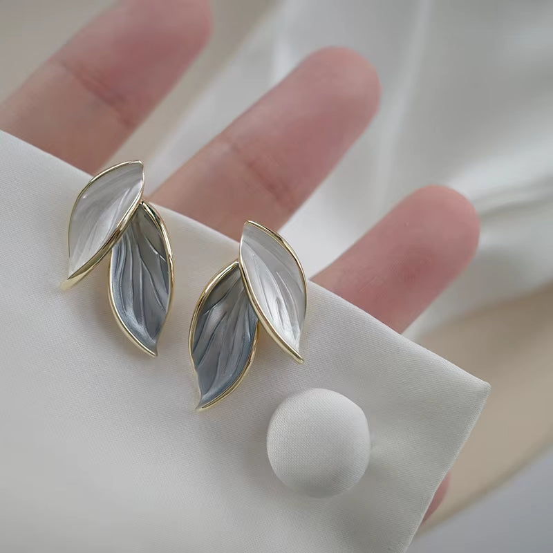 Sweet Leaf Stud Earrings for Women Fresh Blue and White Plant Ear Stud Exquisite Metal Style Earrings Elegant Jewelry Gift D