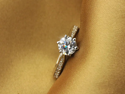 Luxury 925 Sterling Silver Classic Ring for Women Six Claw Jewelry Simple 70Ct Diamond Ring Imitation Diamond Women'S Ring