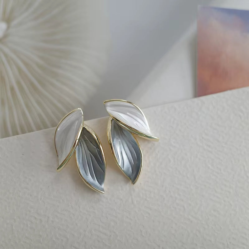 Sweet Leaf Stud Earrings for Women Fresh Blue and White Plant Ear Stud Exquisite Metal Style Earrings Elegant Jewelry Gift D
