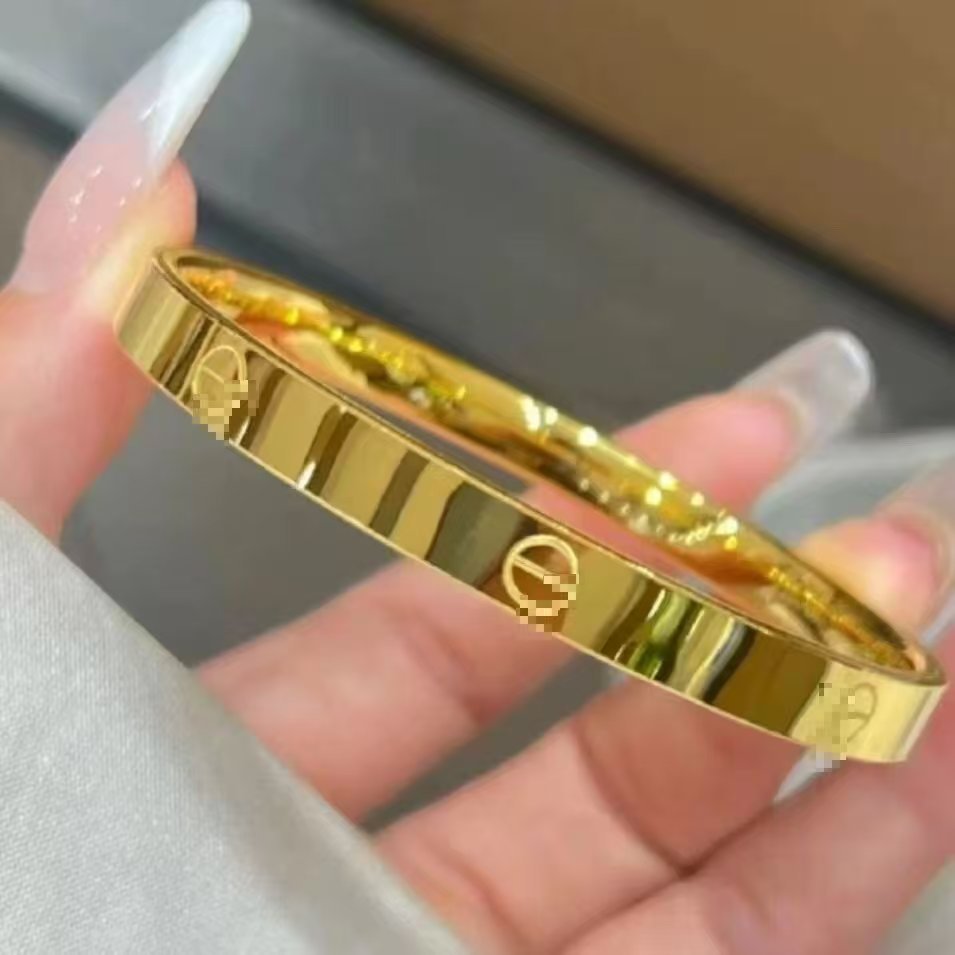One-piece clasp bracelet - unique and fashionable